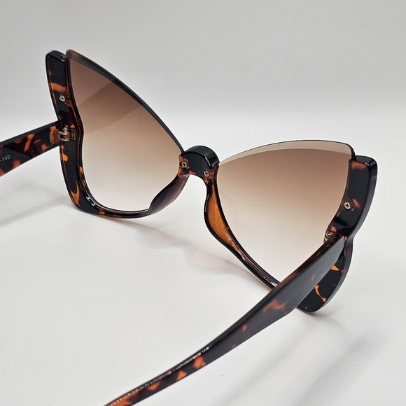 The Monarch - Picture 5 of 5